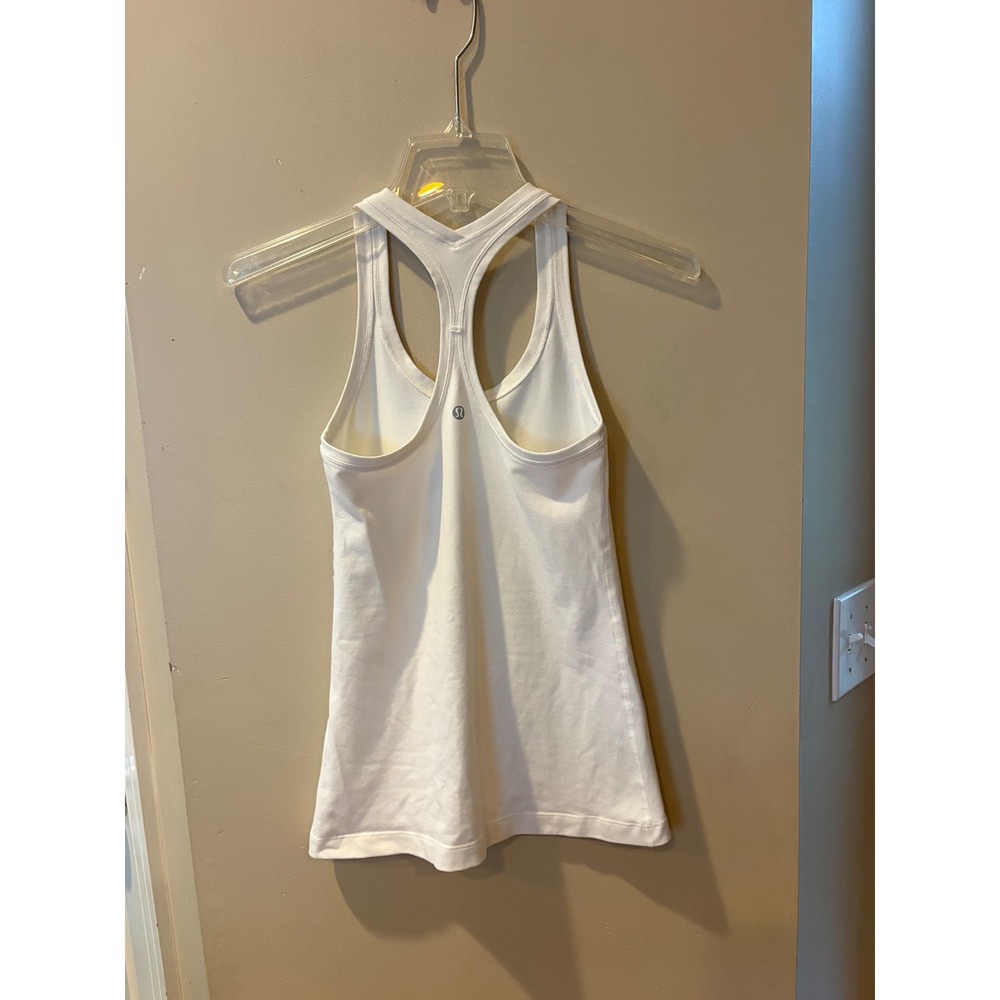 Lululemon White Racerback size 4 Activewear Tank Top Scoop Neck Logo Slim Fit